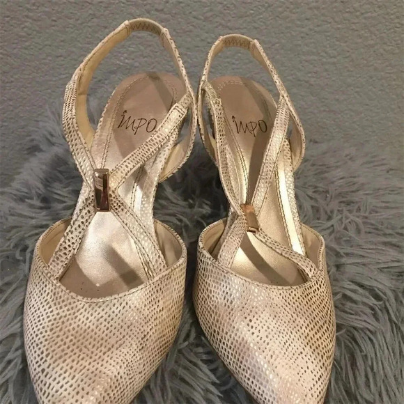 Impo Women's Gold Textured Strappy Heels Pointed Toe Buckle Closure 5.5 - Picture 1 of 4